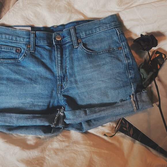 GAP Mid-Rise Blue Denim Shorts - Picture 4 of 4